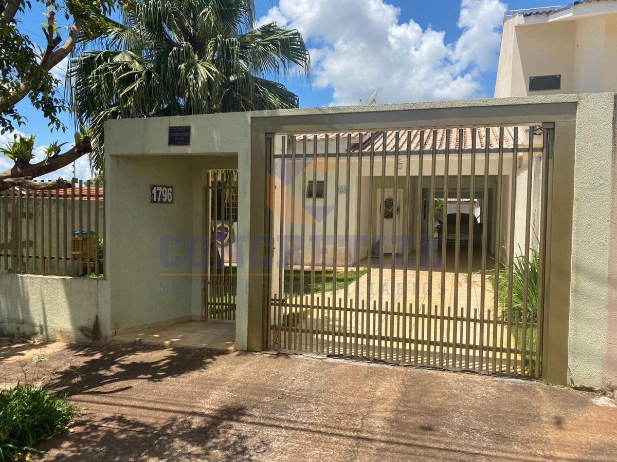 Casa para Venda, Campo Mourão / PR, bairro Centro, 5 dormitórios, sendo ...